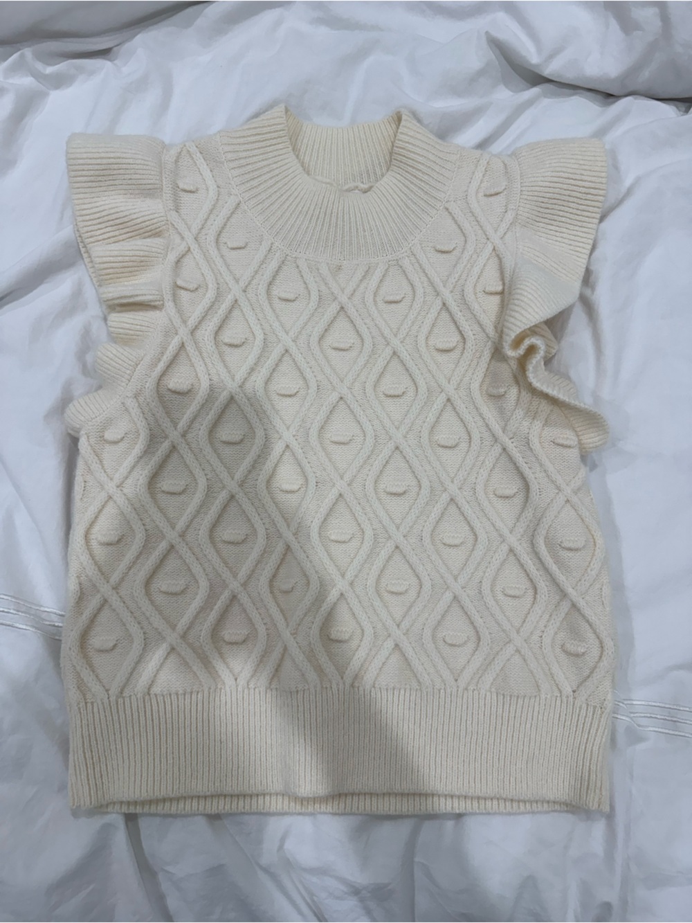 Le Lis Cream Diamond Cable Scoop-Neck Knit Top